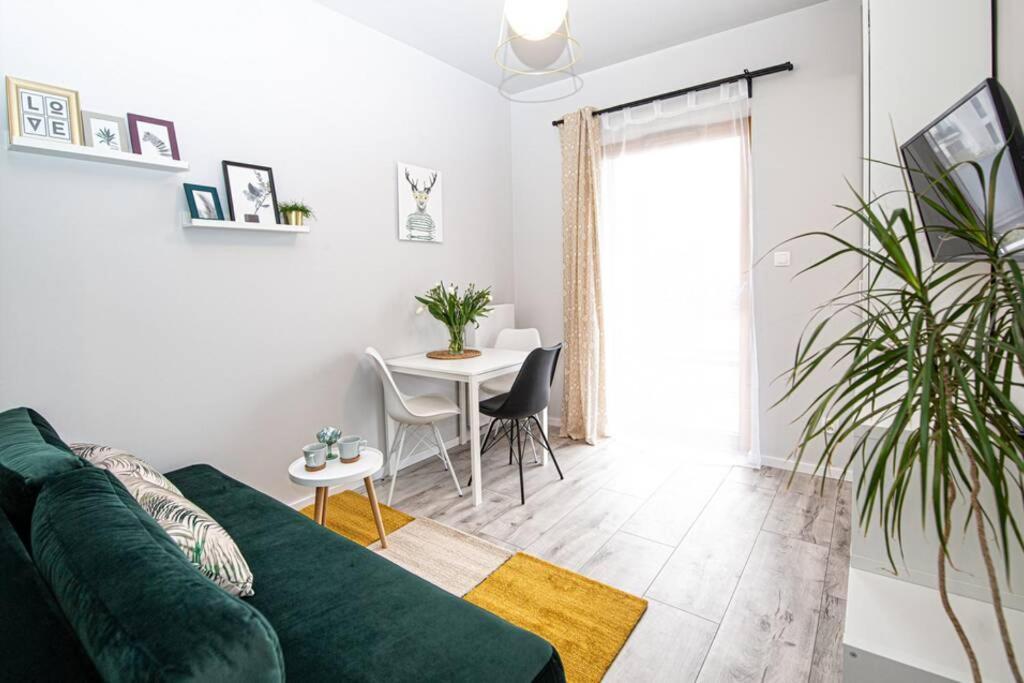 Apartament With Garden Bezplatny Parking !!! คราคูฟ ภายนอก รูปภาพ