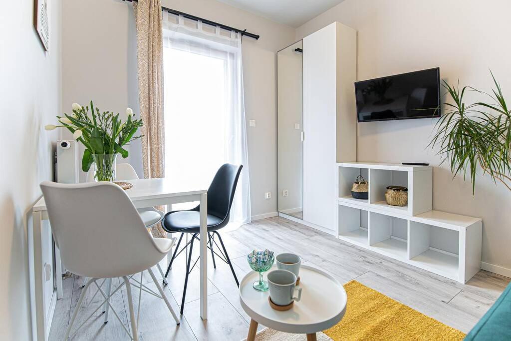 Apartament With Garden Bezplatny Parking !!! คราคูฟ ภายนอก รูปภาพ