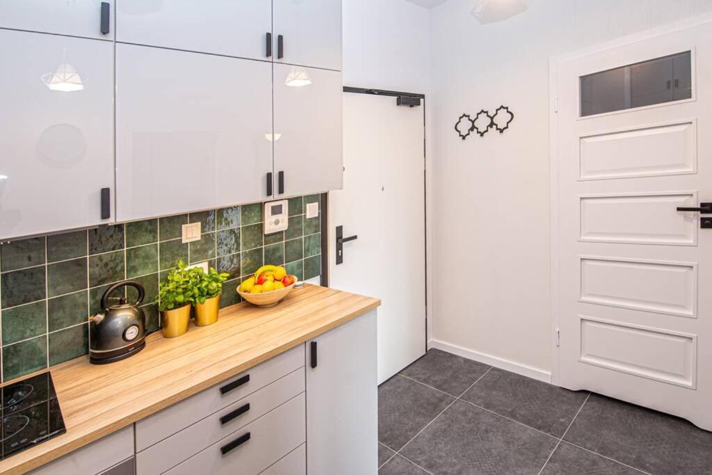 Apartament With Garden Bezplatny Parking !!! คราคูฟ ภายนอก รูปภาพ
